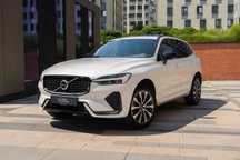 Volvo XC 60 AWD Plus Dark LED Pano Harman Hak CarPlay Gwarancja ASO FV23