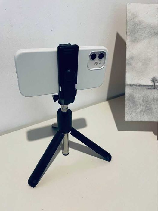 Suporte de self para celular com controle Wi-Fi para fotos e gravações