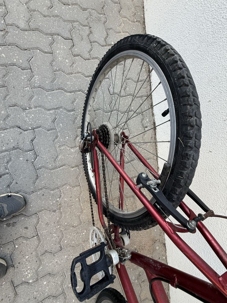 Vendo bicleta de senhora usada em bom estado.