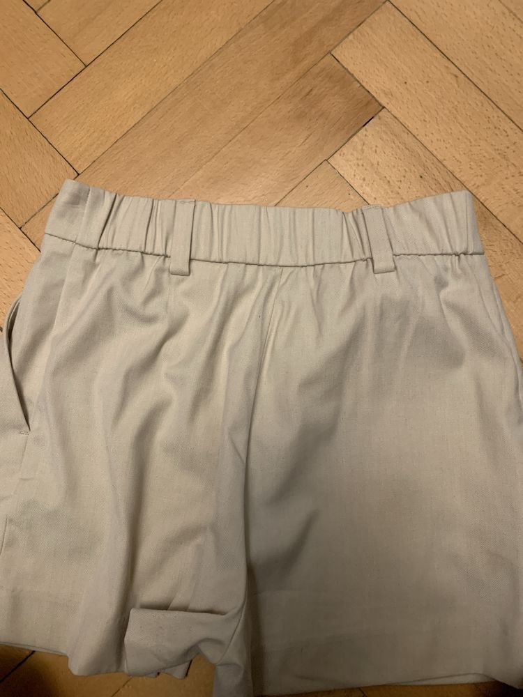Bezowe spodenki eleganckie HM