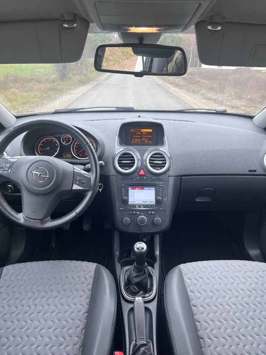 Opel corsa 1.4 lift 2011 bardzo dobrze wyposażona!!