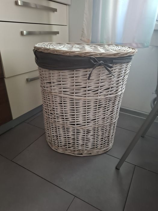 Duży wiklinowy  kosz na pranie jysk