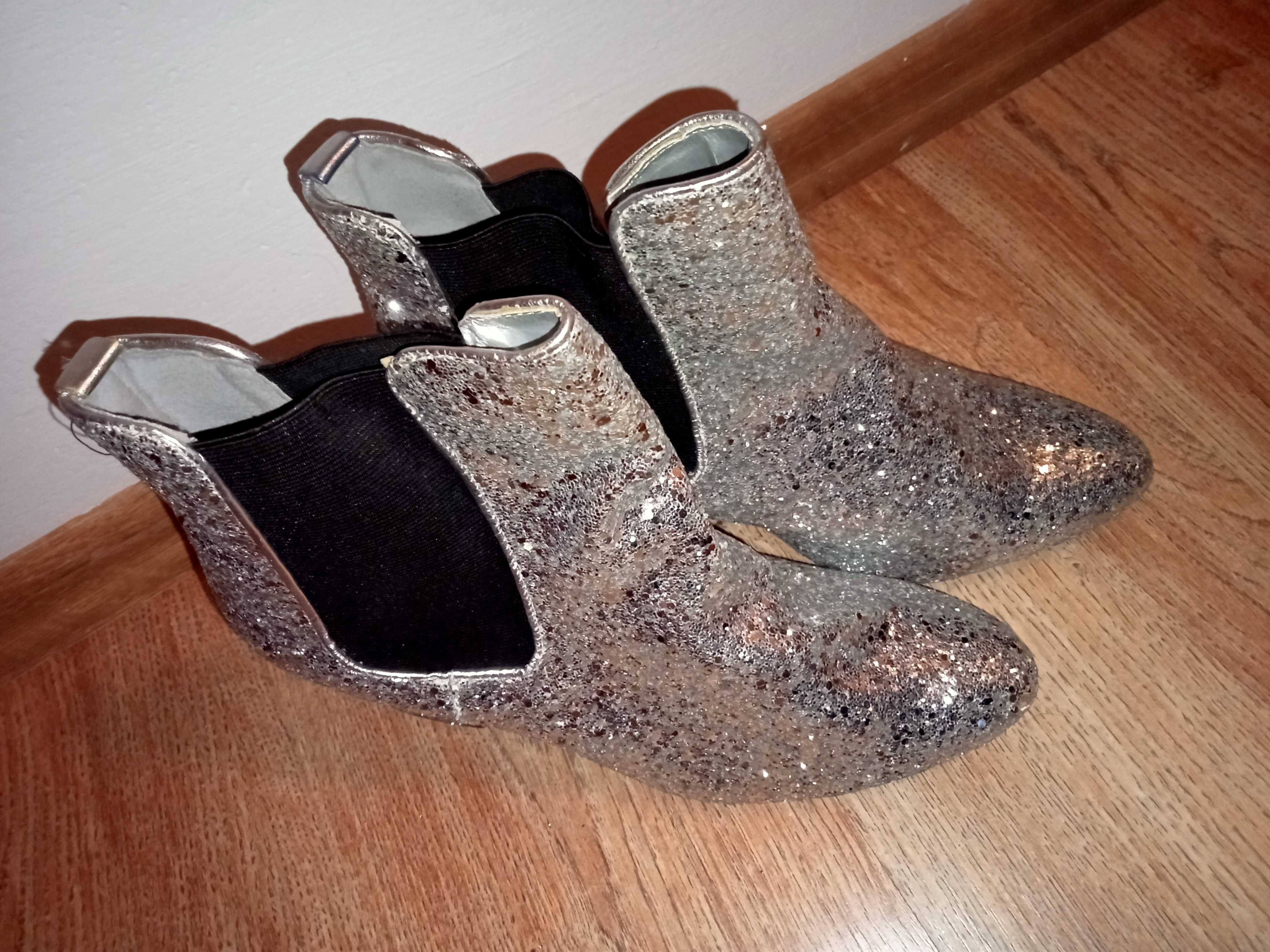 NOWE srebrne botki damskie.
