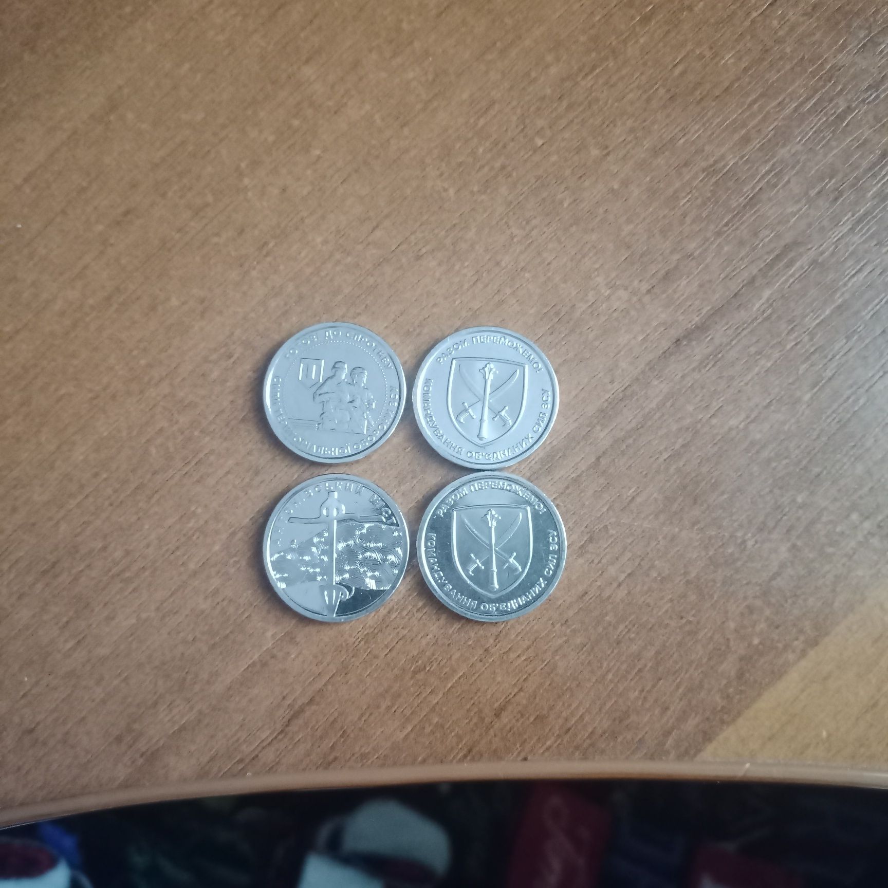 Продам колекційні монети 10 гривень