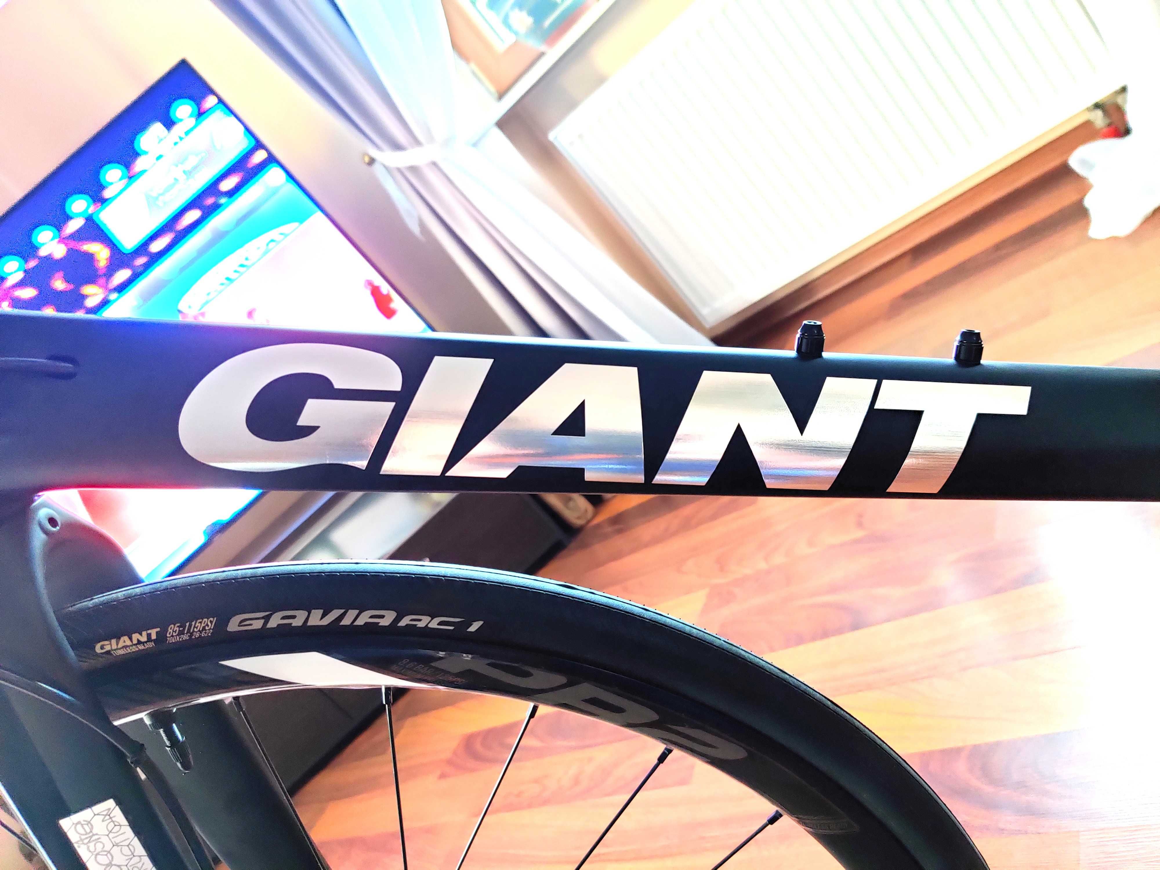 Rower szosowy Giant FastRoad Comax 1 - karbonowa rama, 2x11 - JAK NOWY