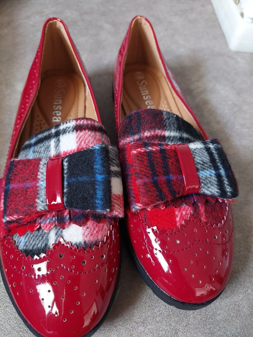 Sapatos em  verniz