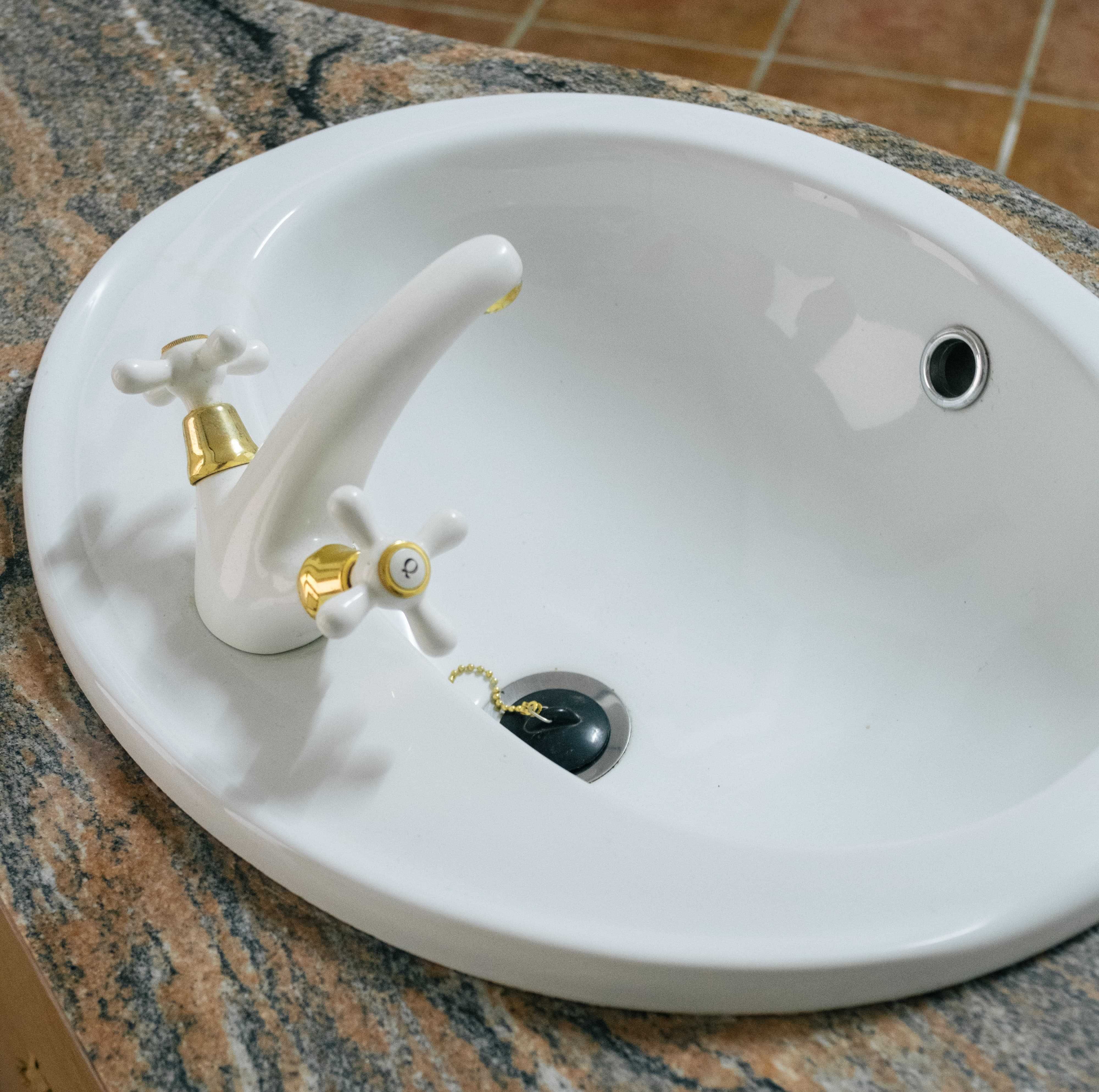 Móvel de WC com conjunto de 2 toalheiros e suporte de papel higiénico