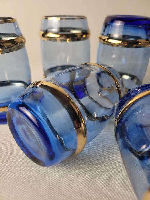 Zestaw 6 szklanek do napojów niebieskie szkło vintage