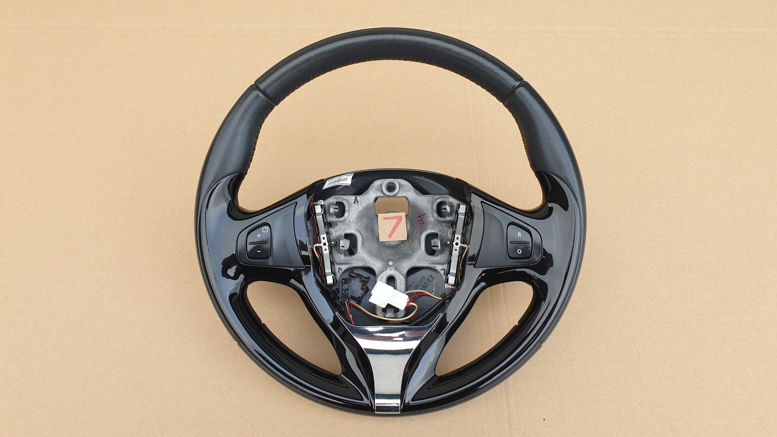 Renault Clio IV 4 kierownica skóra multifunkcja nr7