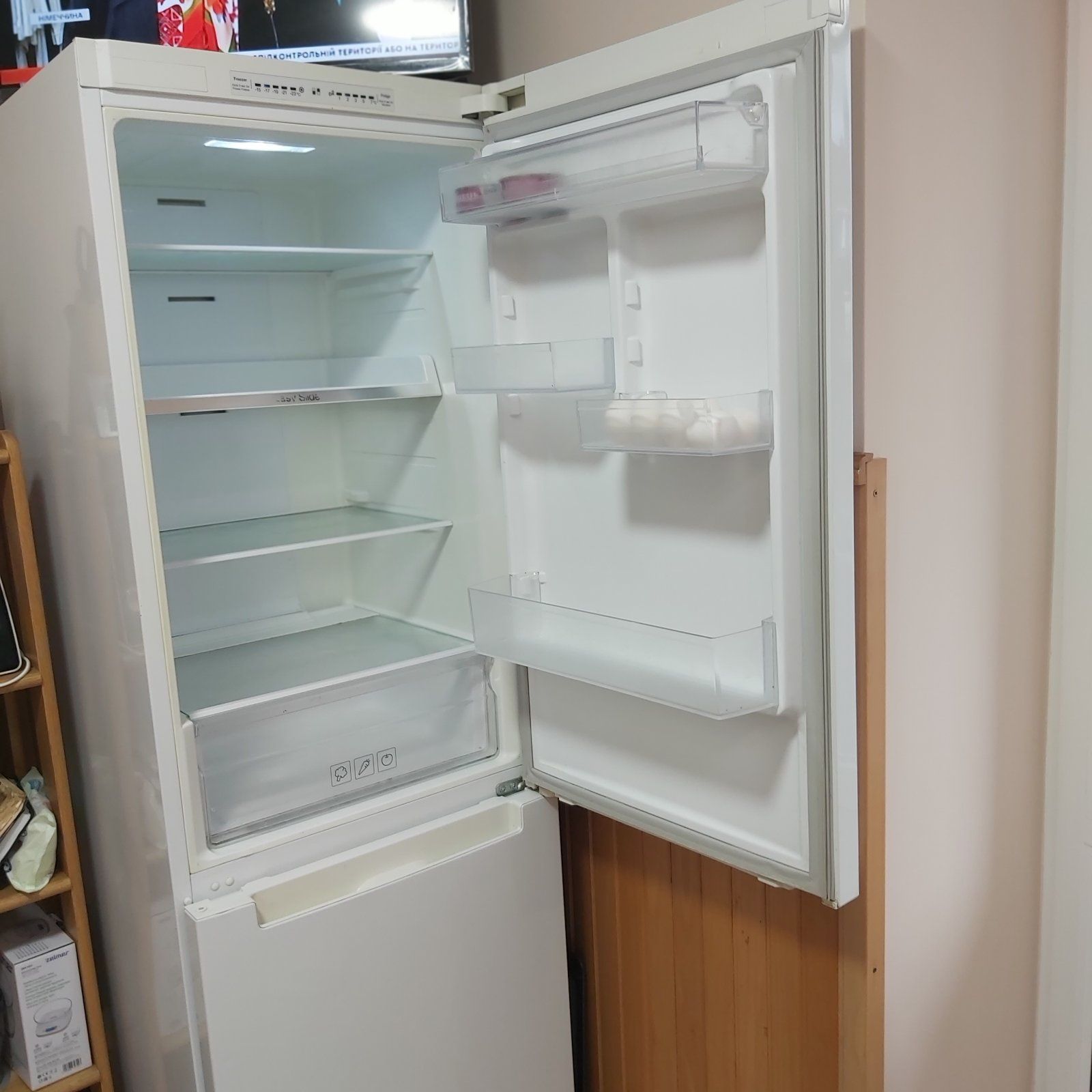 Холодильник Samsung 1.85 см висота