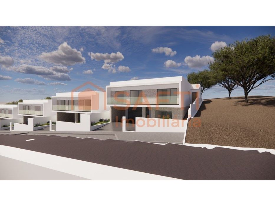 Moradia de 1º Andar T3+1, com garagem em Leiria.