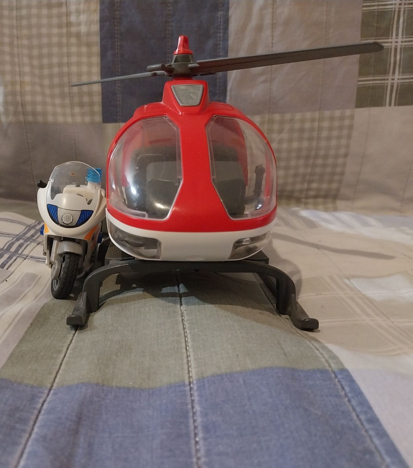 Playmobil helikoper gaśniczy i motor ratowniczy plus figurki