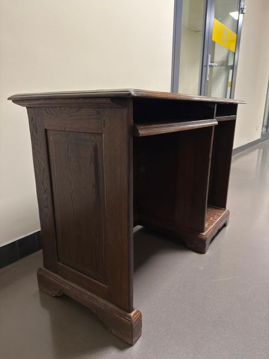 Solidne drewniane biurko