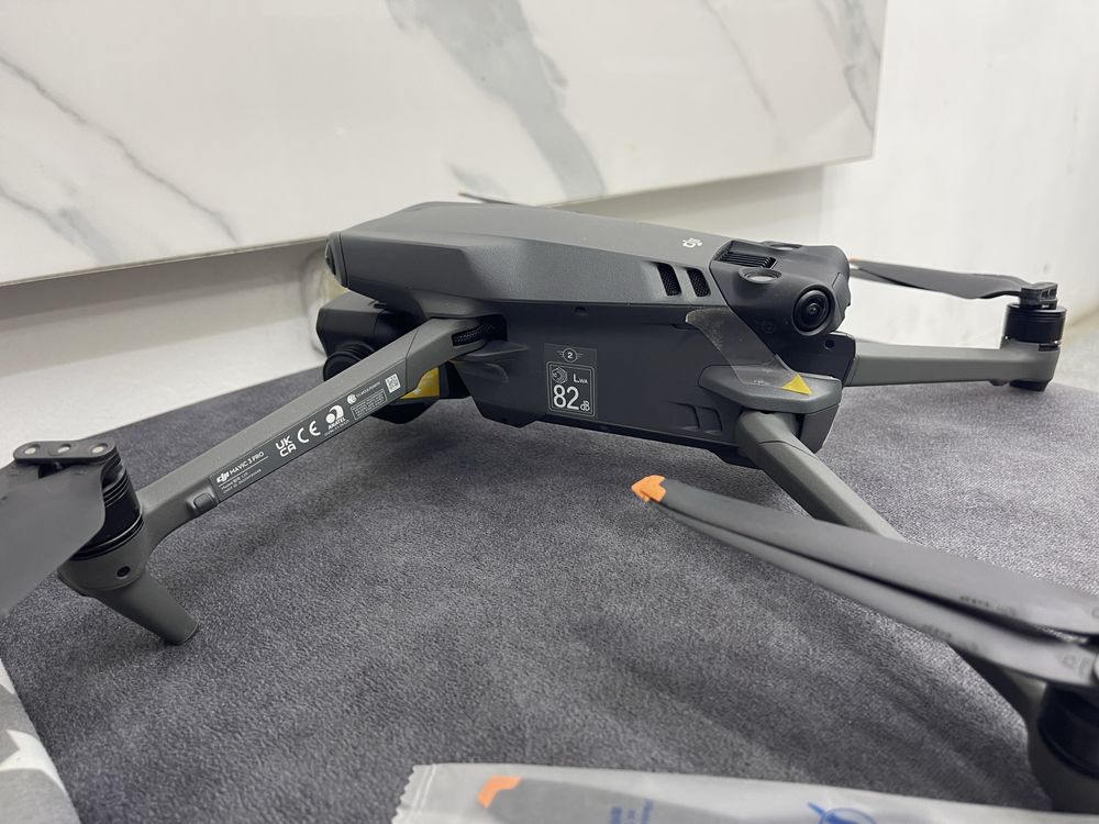 Квадрокоптер DJI Mavic 3 Pro