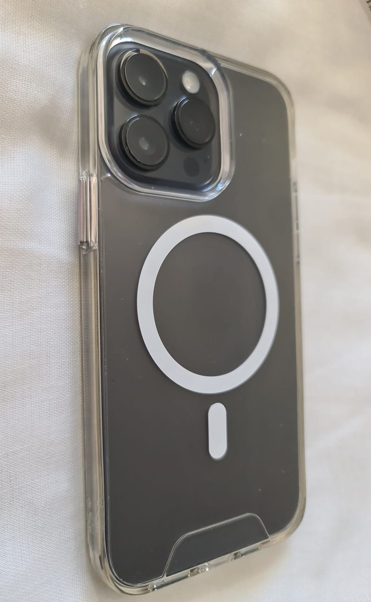 IPhone 14 Pro Max c/ capa, carregador USB-C novo e fio USB-C novo