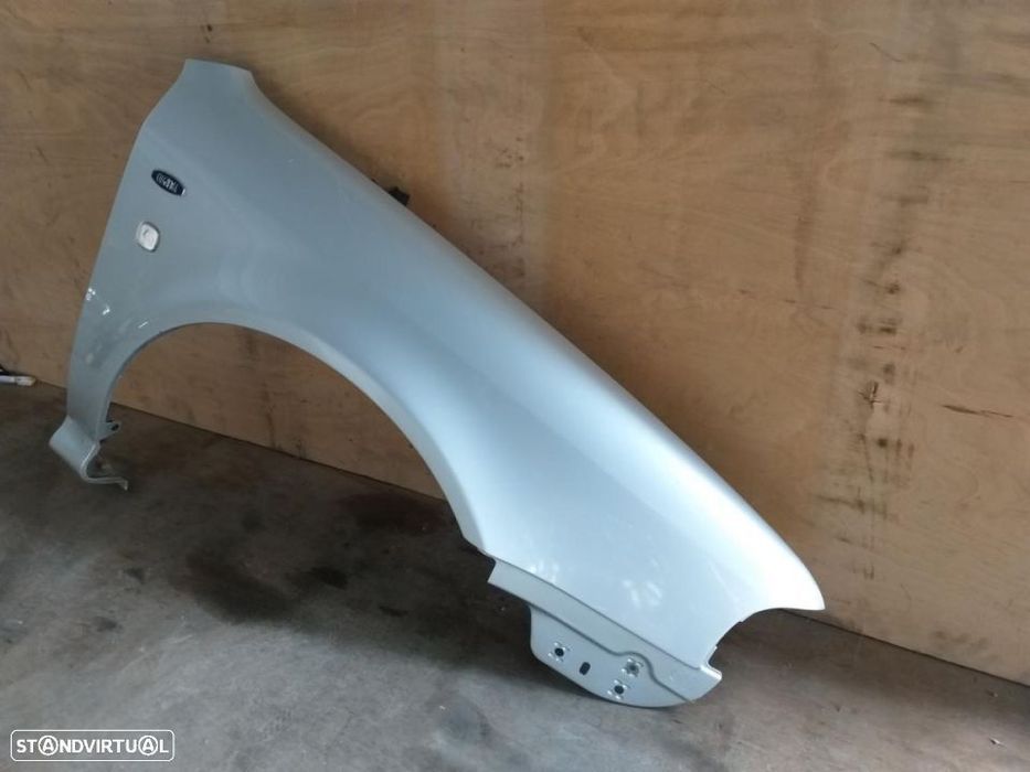 Guarda-lamas direito skoda octavia 1U ano 96 / 04 ORGINAL
