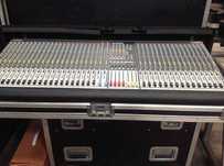Mesa de Som Allen & Heath GL2400-40 vias c/ Case e Fonte Alimentação