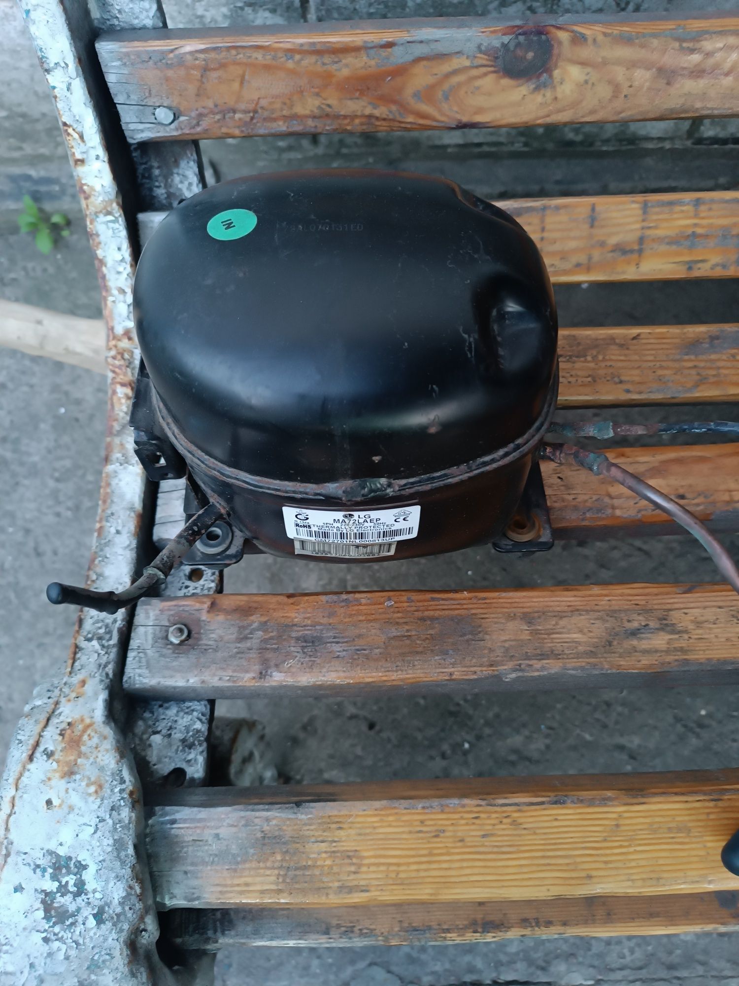 Продам компрессор холодильника