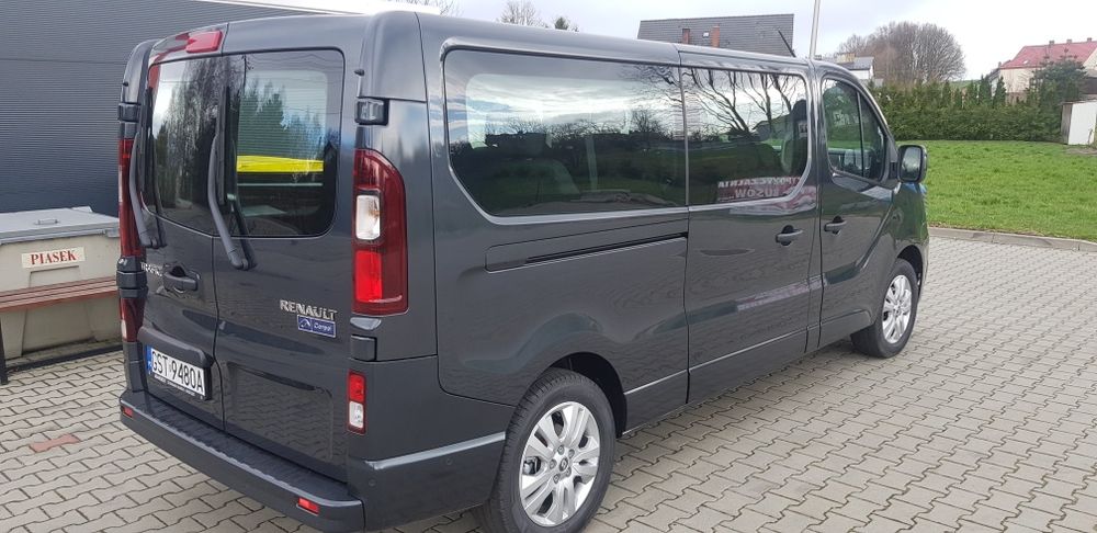 Wynajem busa 9 osobowego Renault Trafic Wypożyczalnia Oświecim