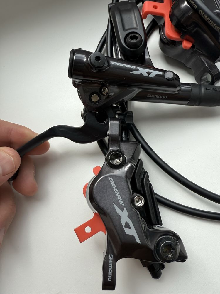 Нові гідравлічні 4-х поршневі гальма Shimano deore XT M8120
