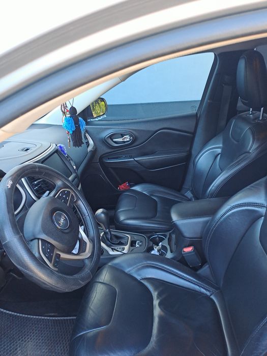 Продам джип черокі