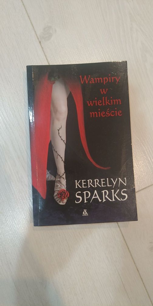 Kerrelyn Sparks - wampiry w wielkim mieście