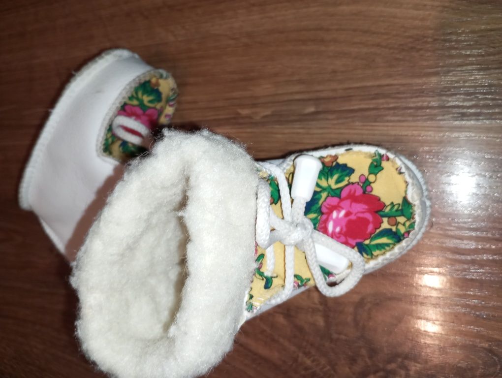 Kapcie góralskie niechodki dla małej dziewczynki