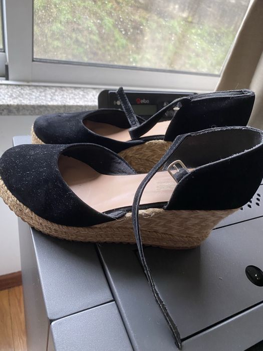 Venda 2 artigos, calçados em bom estado