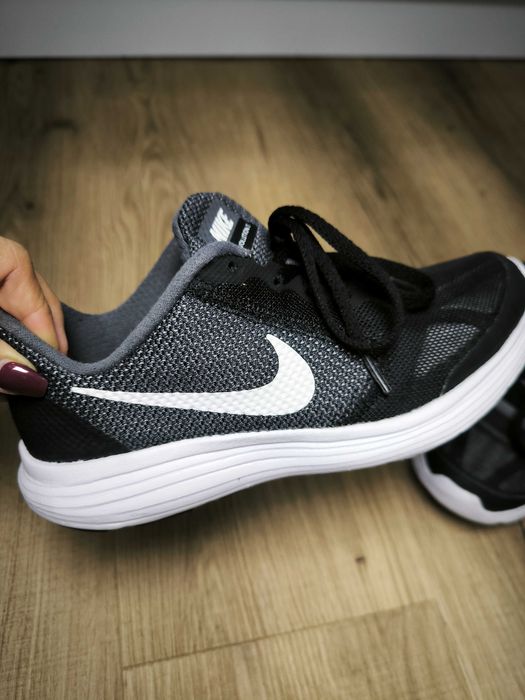 Nike Revolution 3