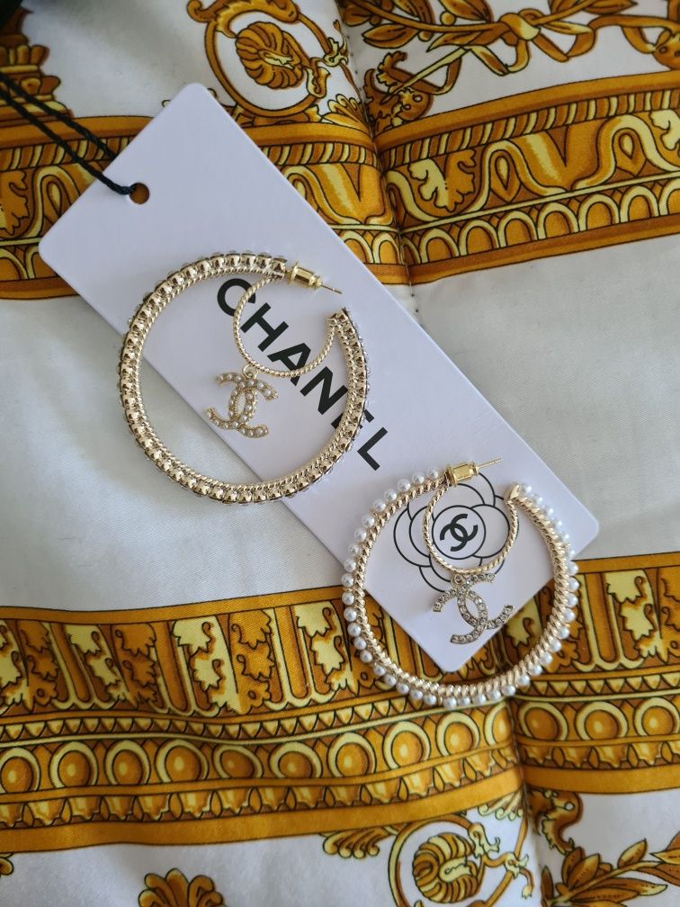 Brincos elegantes Chanell