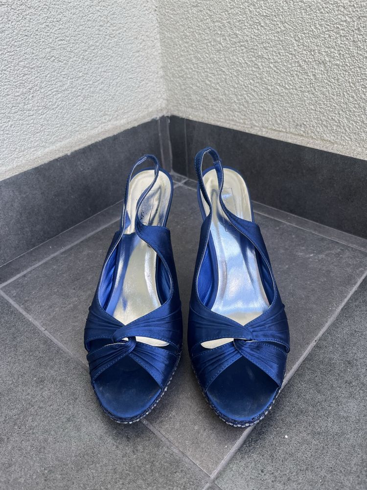 Buty na obcasie