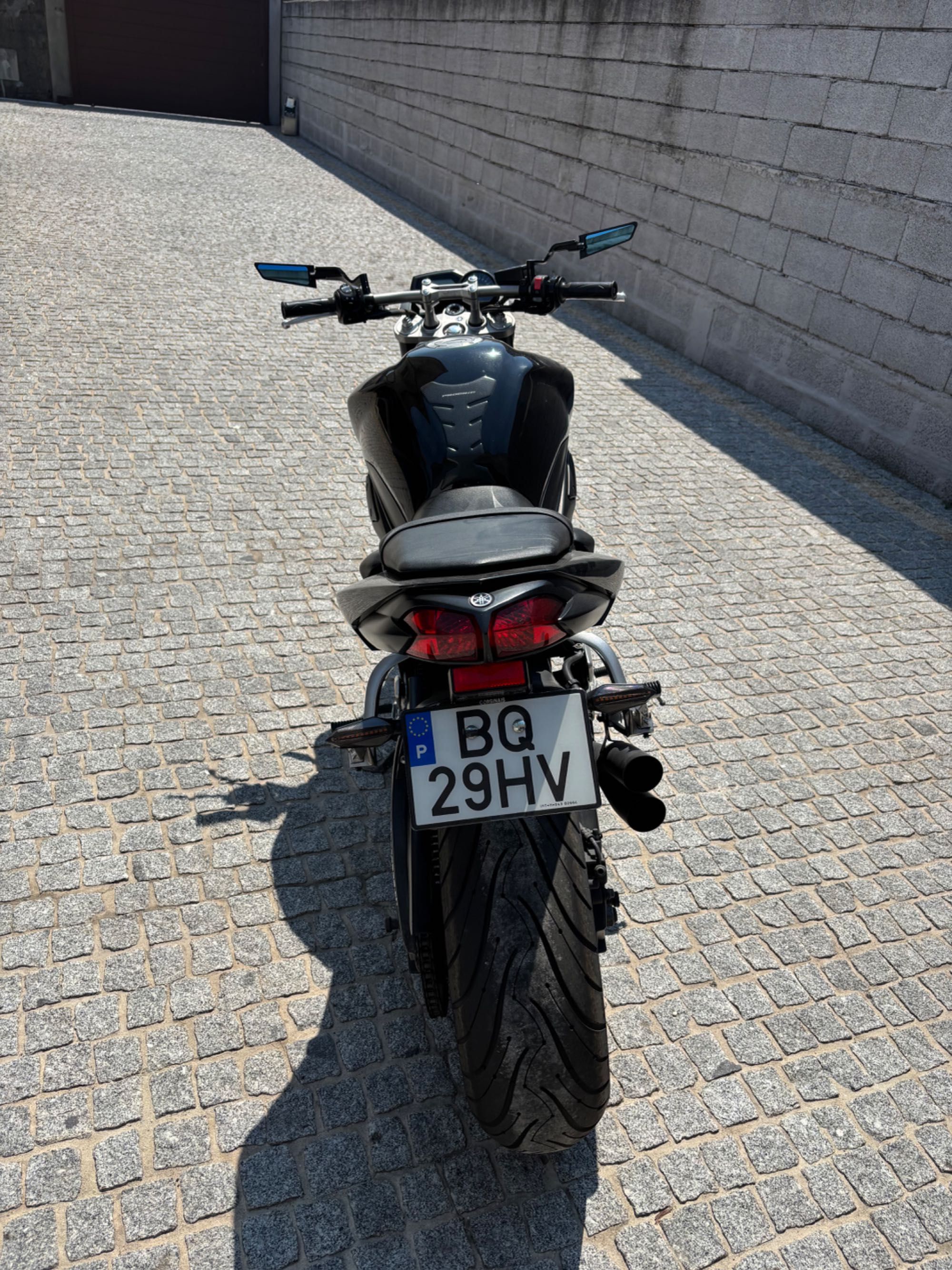 Yamaha FZ 1 , importada como nova