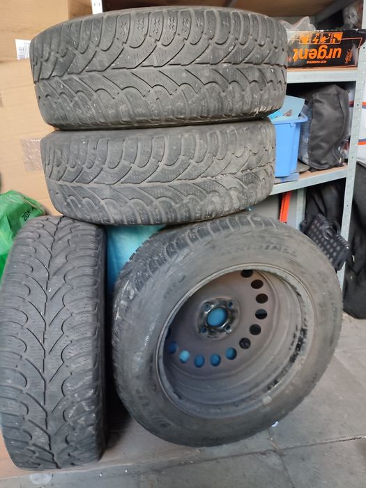 Opony zimowe wraz z felgami