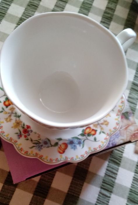 Чайный набор Lefard: чашка с блюдцем.