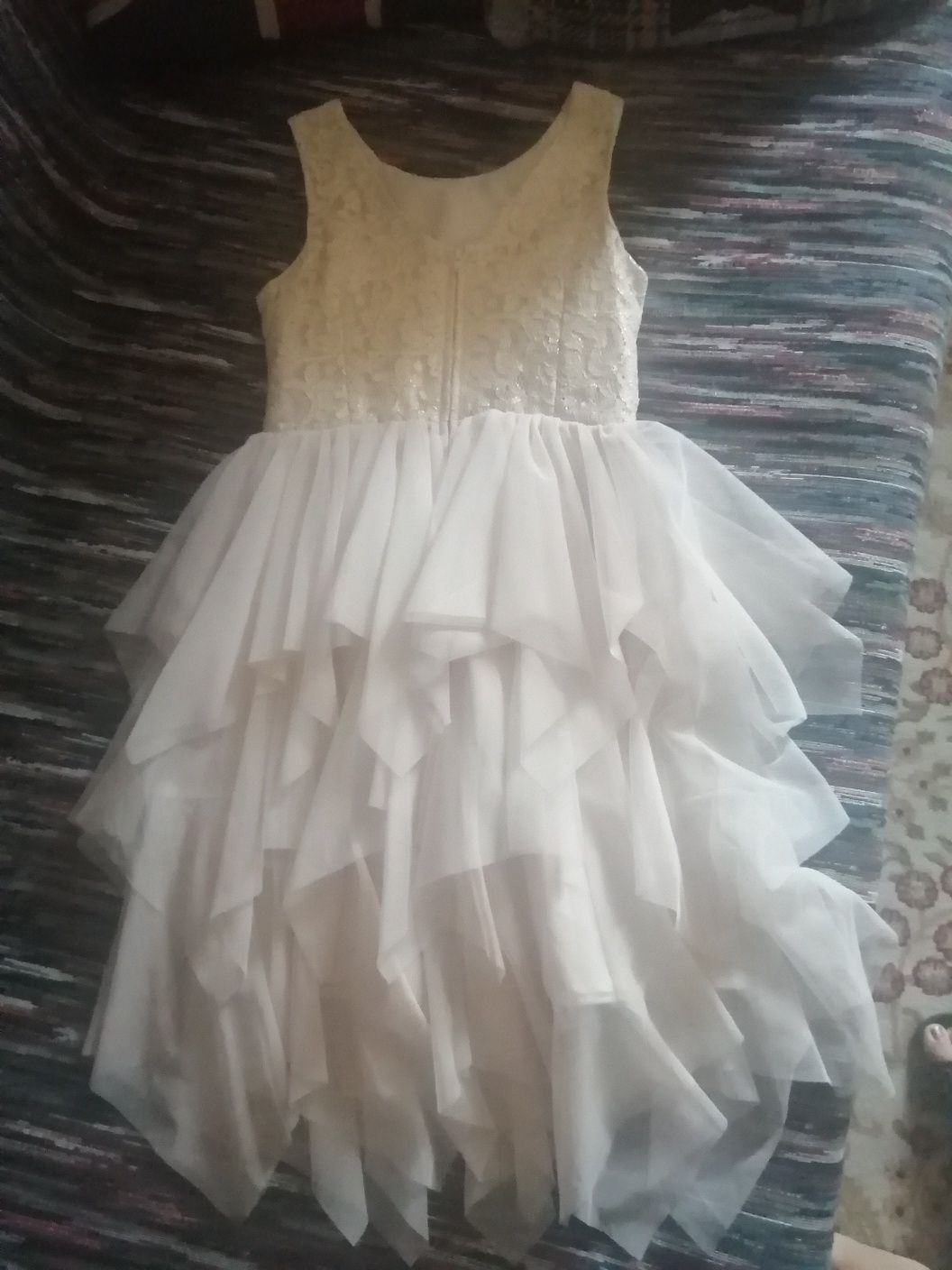 Нарядное платье H&M на девочку 8-9 лет,р.146 см