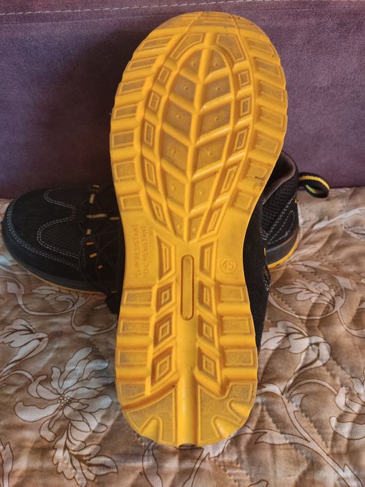 Робоче взуття,продам.