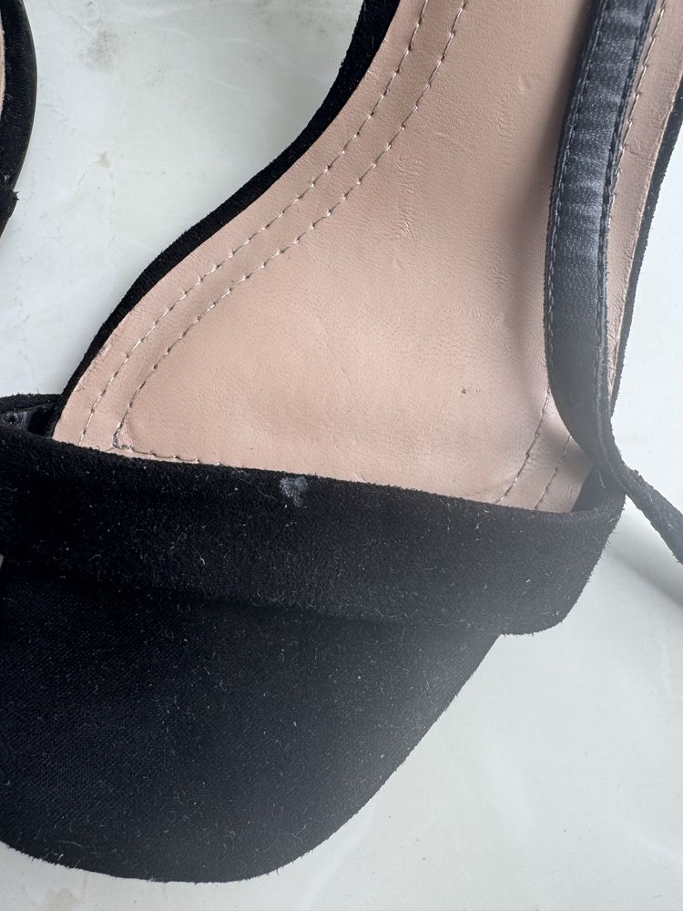 Босоніжки Bershka