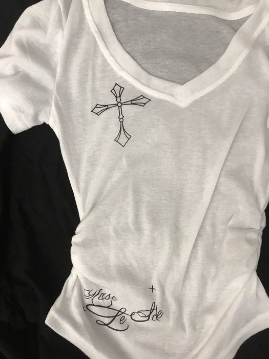 Белая майка женская с принтом y2k opium
Размер S, если нужны замеры -