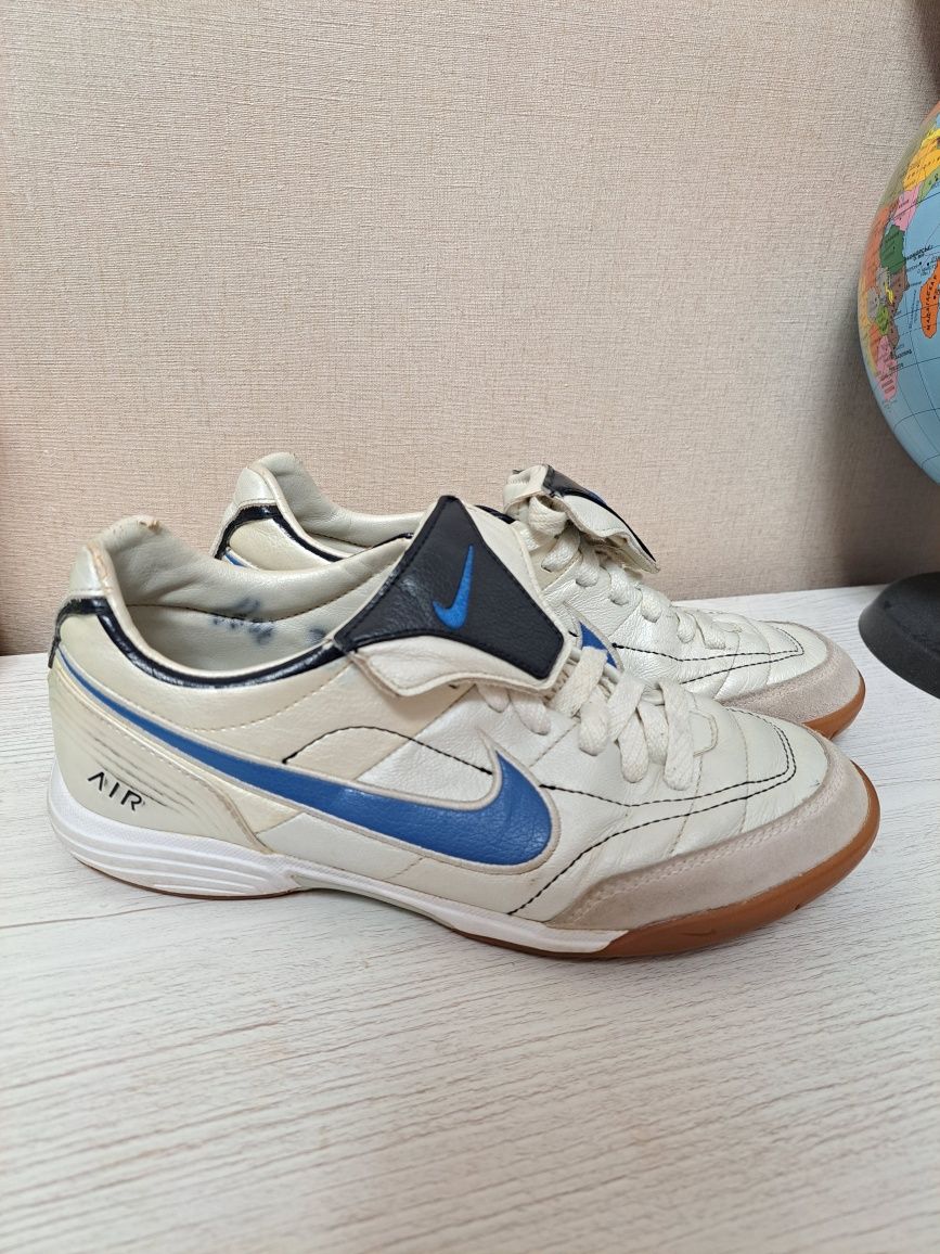 Продам футбольные кроссовки Nike, 24 см