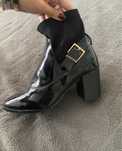 Botas pretas de verniz