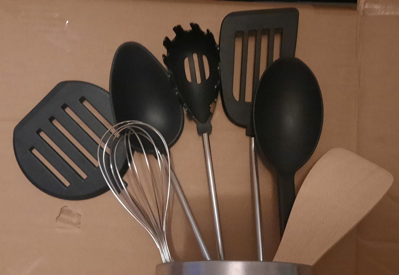 Utensilios de cozinha com suporte em inox