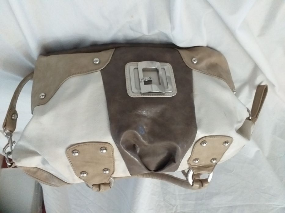 Mala Guess tamanho médio