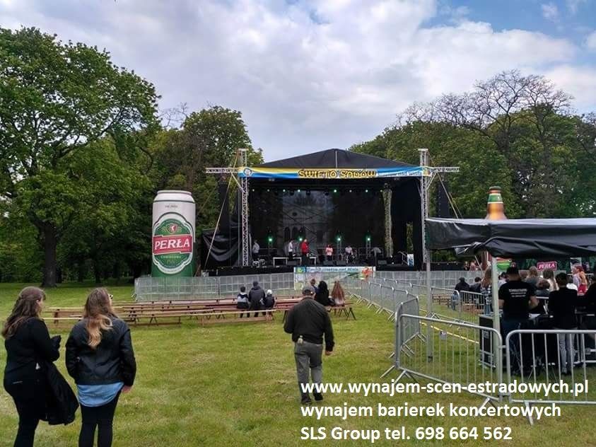 Wynajem scen, nagłośnienia, oświetlenia, barierek ochronnych