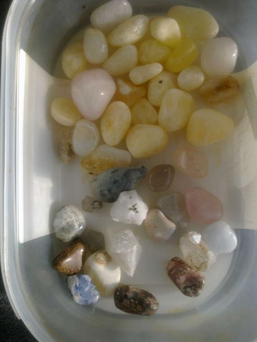 Kamienie szlachetne, minerały, kryształy.