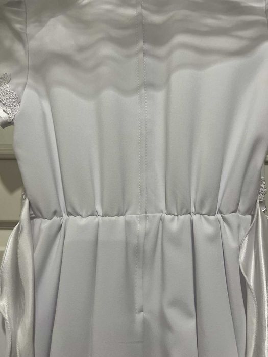 Sukienka komunijna w zestawie: bolerko, torebka i wianek, stan idealny