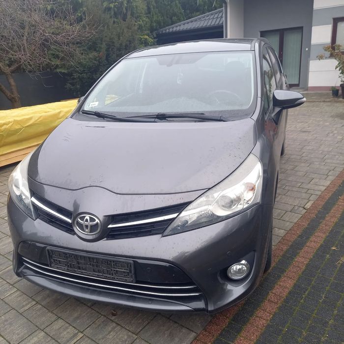 Toyota Verso Toyota Verso, uszkodzona jak na zdjęciach