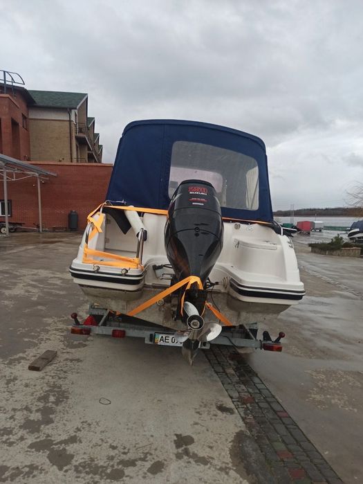 Моторний човен Mirage 660 з каютою і мотором Suzuki 250