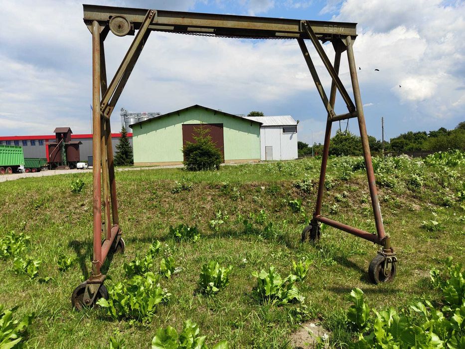 Suwnica bramowa na kołach