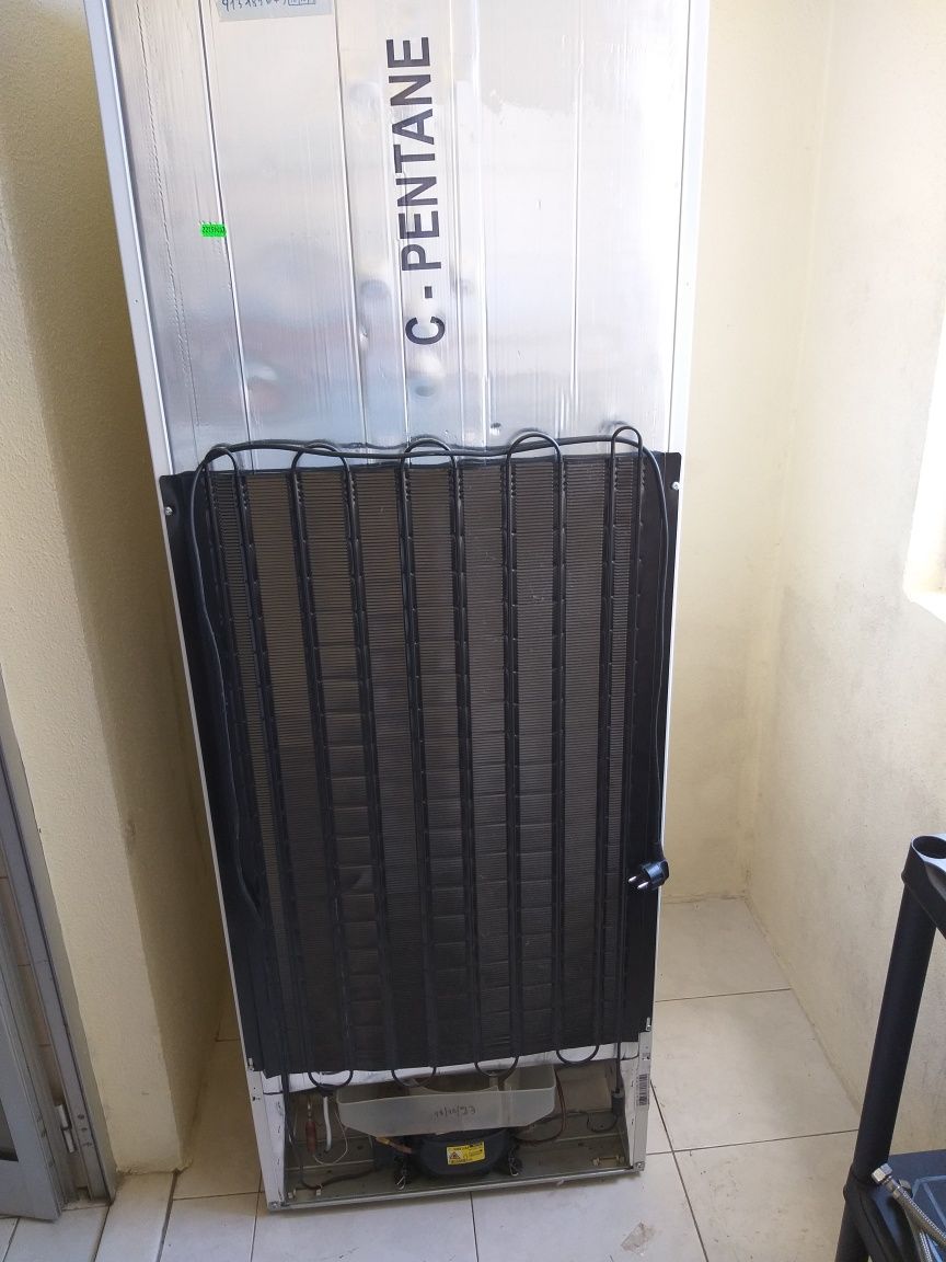 Frigorífico combinado INDESIT como novo impecável 1.89×66×60 cm ..