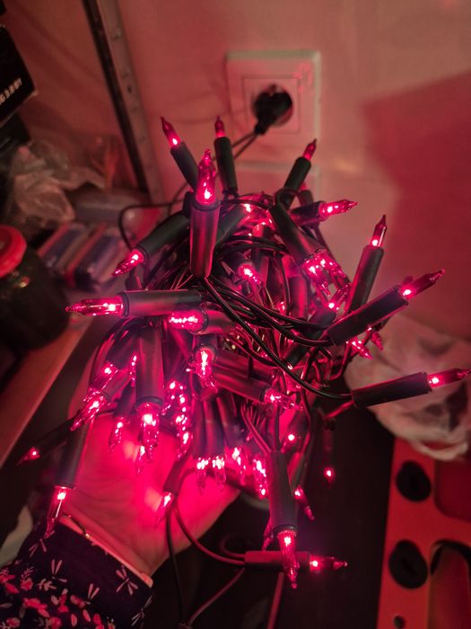 Lampki choinkowe 100 szt.. czerwone. 4m